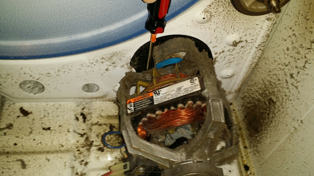 Rear Retainer Clip Removal - Click to Zoom Rear Retainer Clip Removal