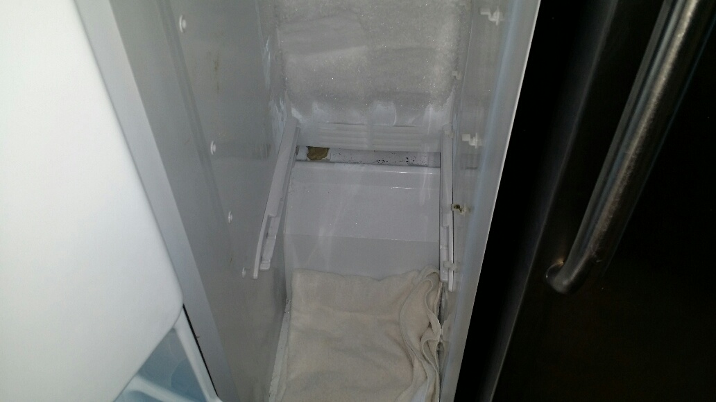 Place towels at the bottom of freezer. - Click to Zoom Place towels at the bottom of freezer.